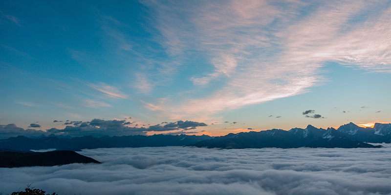 在新都桥的星空下醒来，雪山与银河之间的民宿奇遇记-第1张图片-甘孜旅游